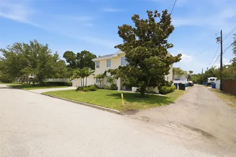 1470 28th Avenue N St Petersburg FL 33704