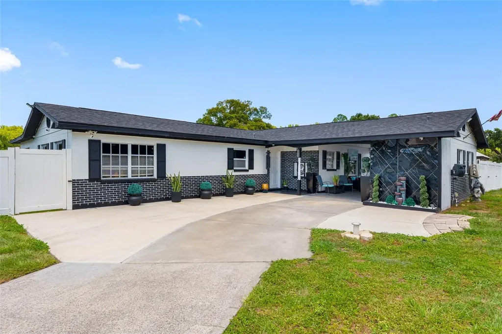 5515 Lake Le Clare Road Lutz FL 33558