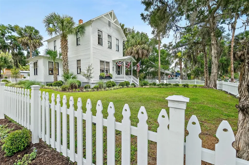 220 S 4th Street Palatka FL 32177