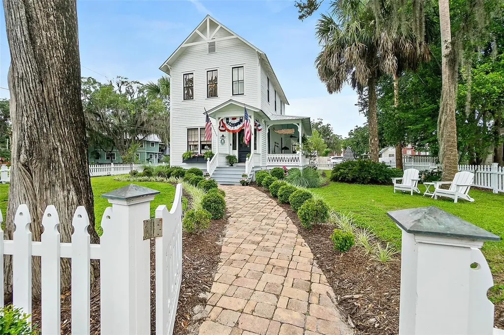 220 S 4th Street Palatka FL 32177