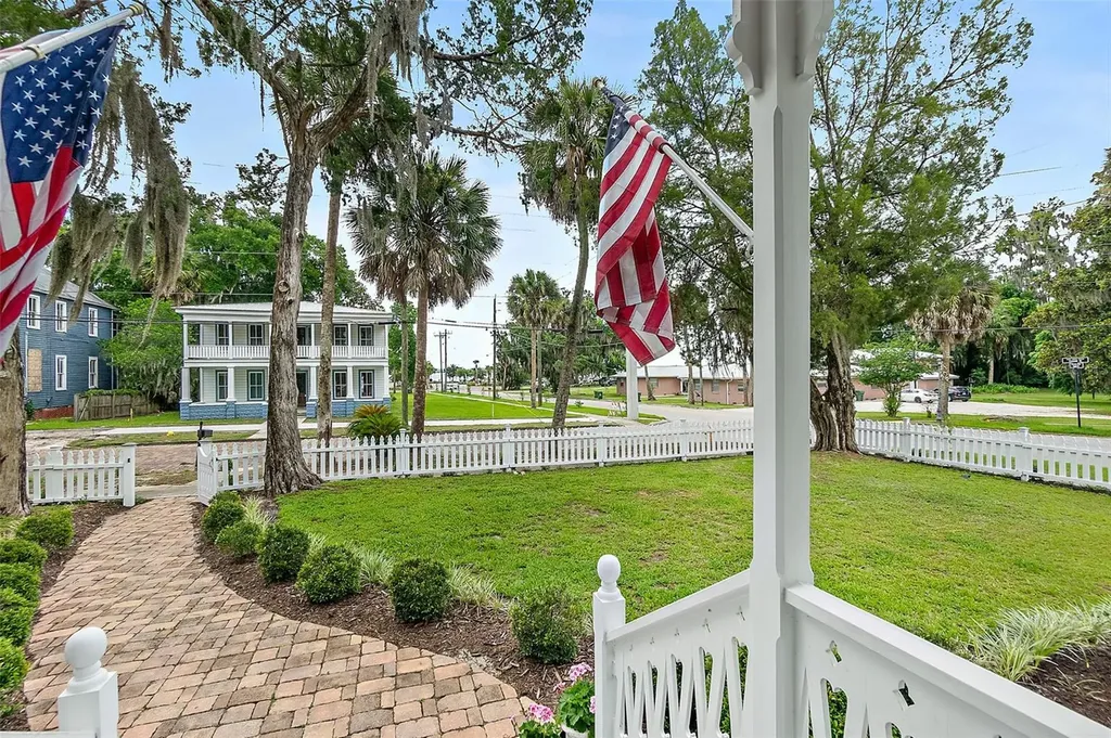 220 S 4th Street Palatka FL 32177