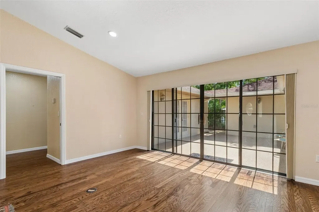 538 Oleander Way S St Petersburg FL 33707