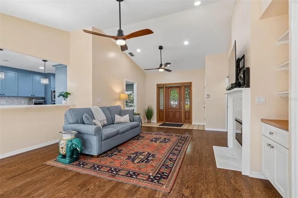 538 Oleander Way S St Petersburg FL 33707