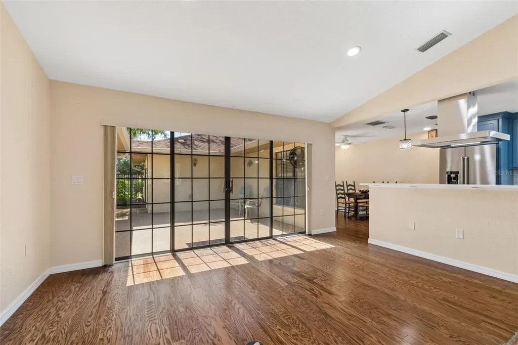 538 Oleander Way S St Petersburg FL 33707