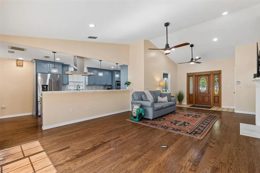 538 Oleander Way S St Petersburg FL 33707