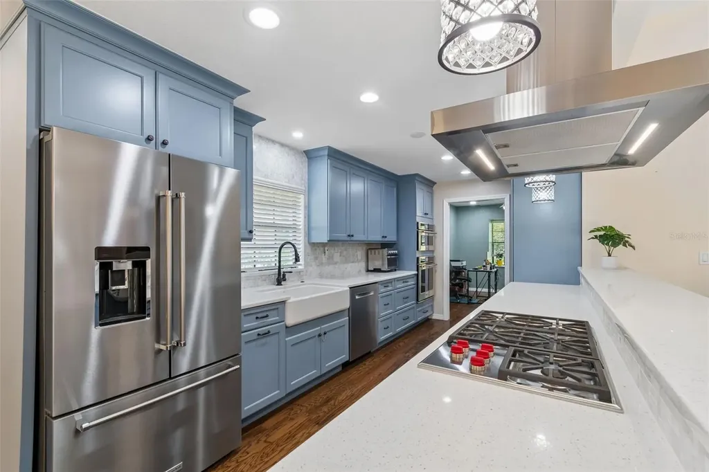 538 Oleander Way S St Petersburg FL 33707