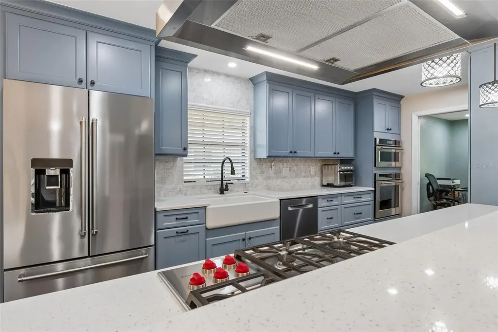538 Oleander Way S St Petersburg FL 33707