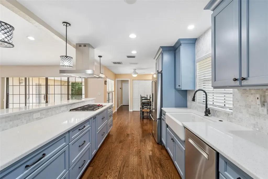 538 Oleander Way S St Petersburg FL 33707