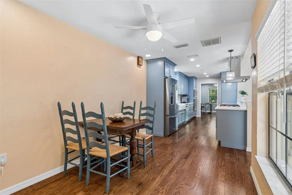 538 Oleander Way S St Petersburg FL 33707