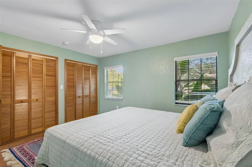 538 Oleander Way S St Petersburg FL 33707