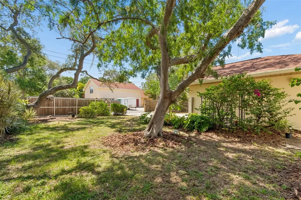 538 Oleander Way S St Petersburg FL 33707