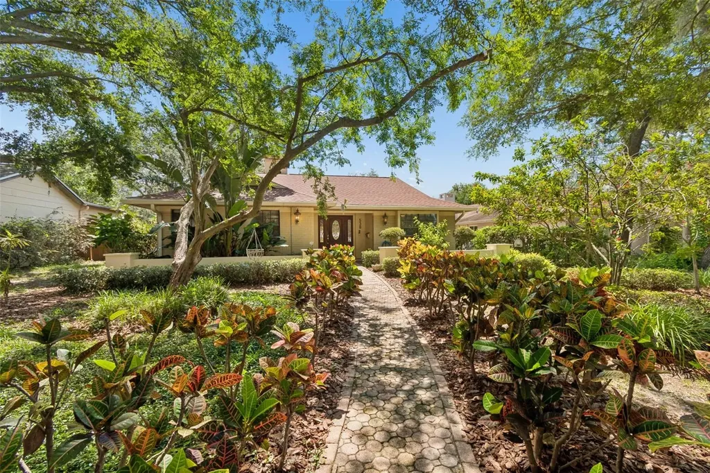 538 Oleander Way S St Petersburg FL 33707