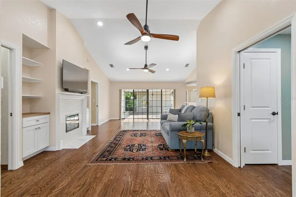 538 Oleander Way S St Petersburg FL 33707