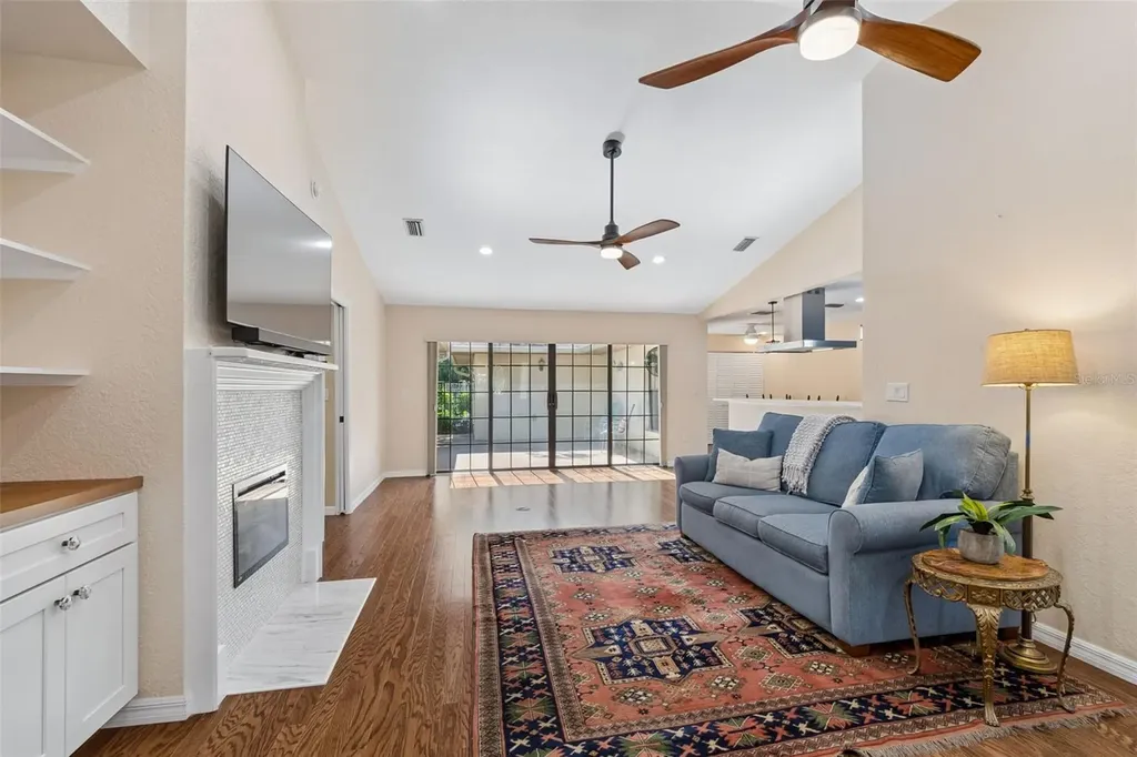538 Oleander Way S St Petersburg FL 33707