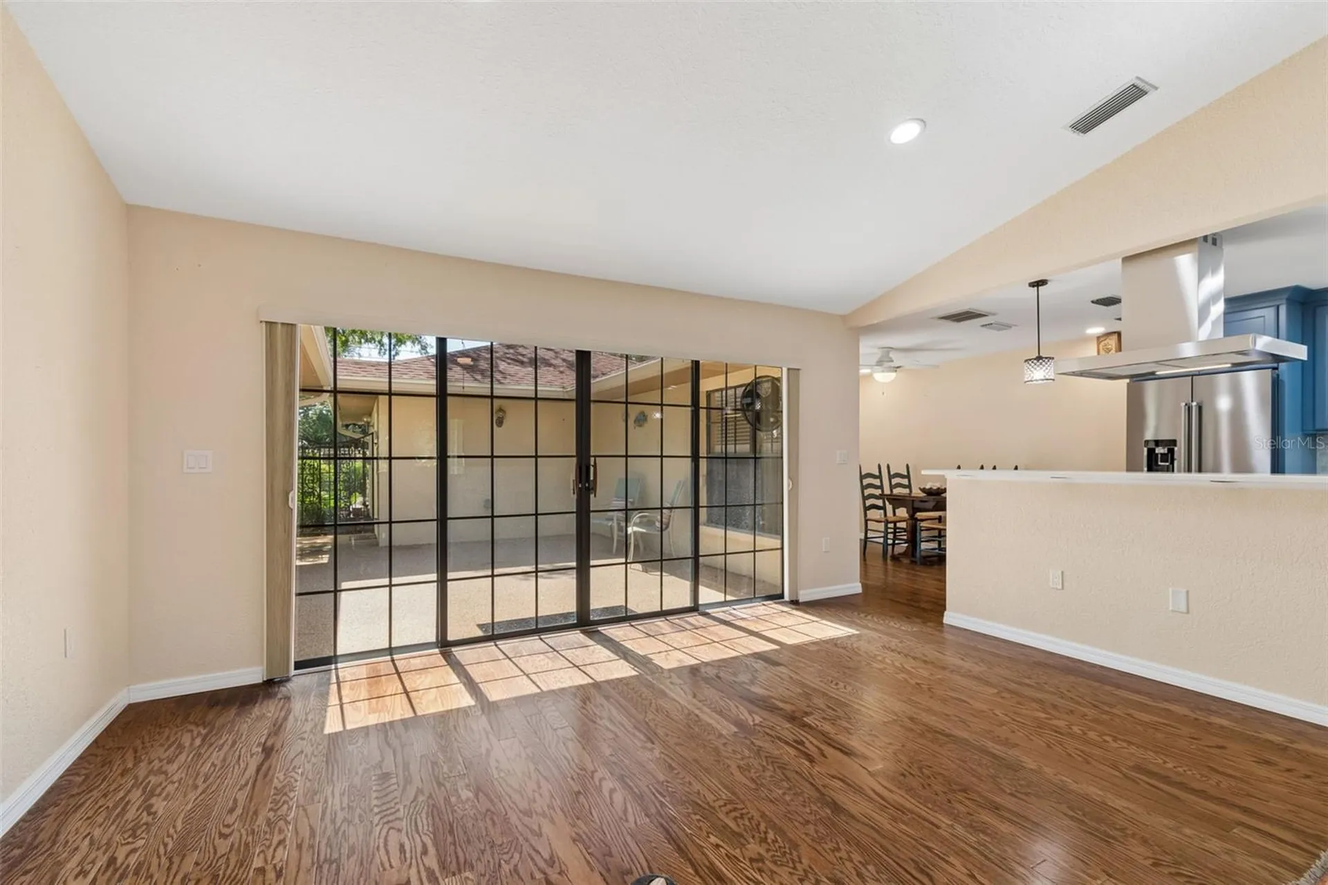 538 Oleander Way S St Petersburg FL 33707