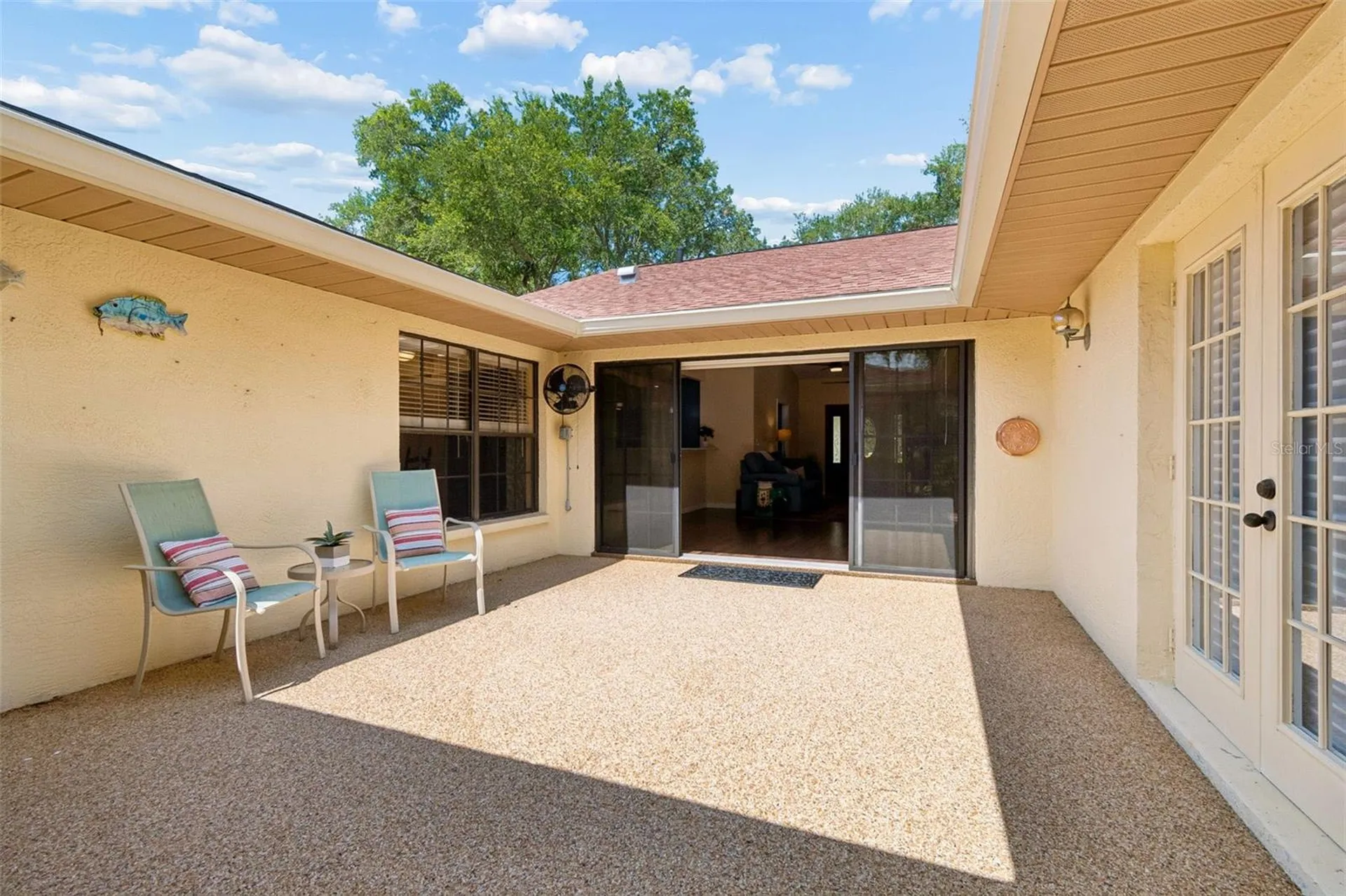 538 Oleander Way S St Petersburg FL 33707