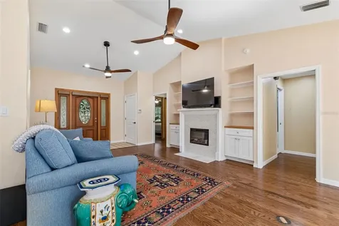 538 Oleander Way S St Petersburg FL 33707