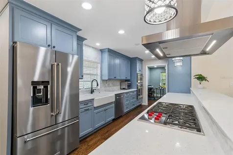 538 Oleander Way S St Petersburg FL 33707