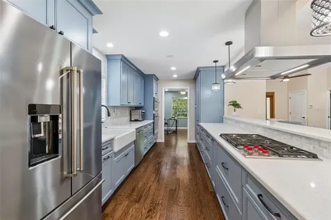 538 Oleander Way S St Petersburg FL 33707