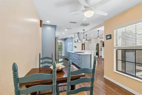 538 Oleander Way S St Petersburg FL 33707