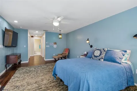 538 Oleander Way S St Petersburg FL 33707