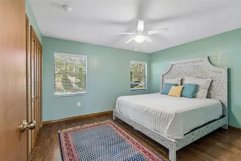 538 Oleander Way S St Petersburg FL 33707