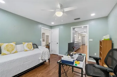 538 Oleander Way S St Petersburg FL 33707