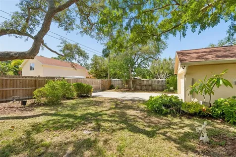 538 Oleander Way S St Petersburg FL 33707