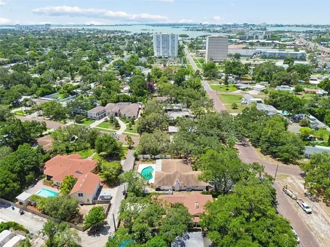 538 Oleander Way S St Petersburg FL 33707
