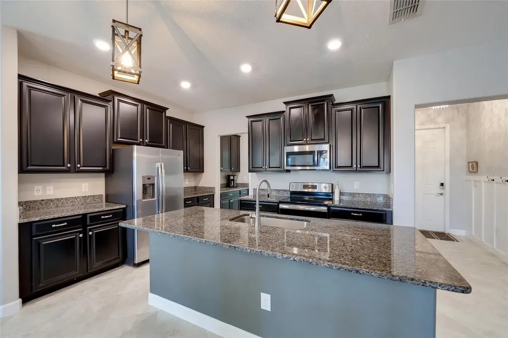 9646 Ivory Drive Ruskin FL 33573