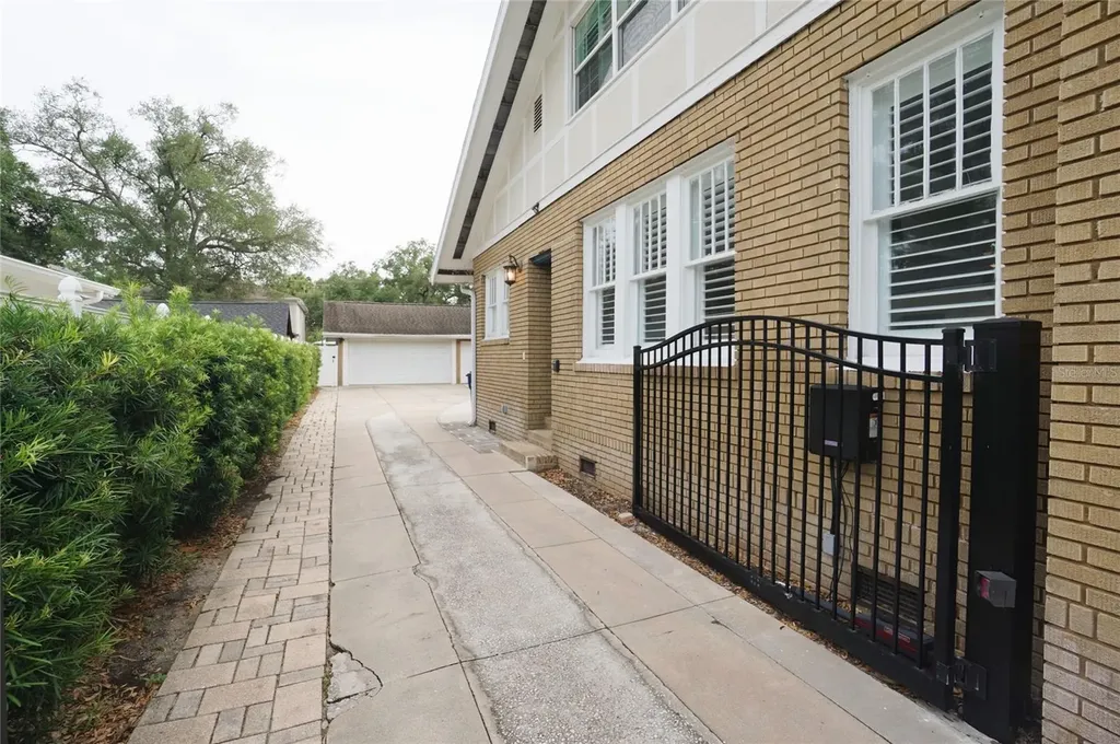4108 W Azeele Street Tampa FL 33609