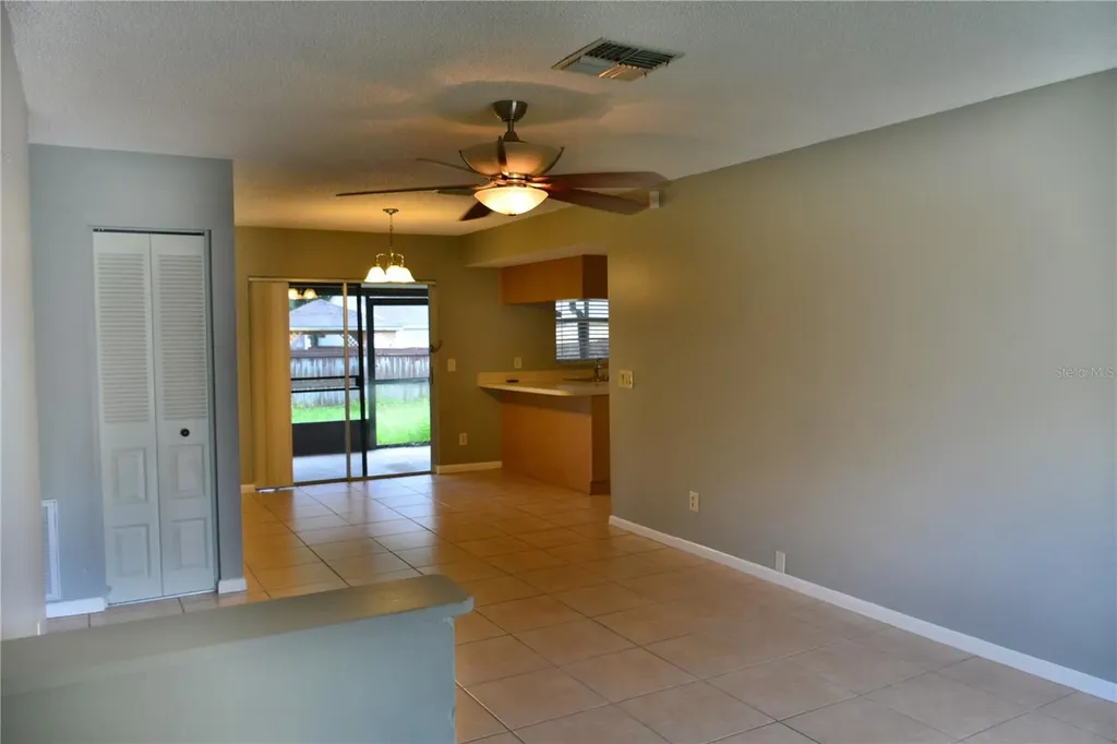 10002 Turkey Trot Place Tampa FL 33637