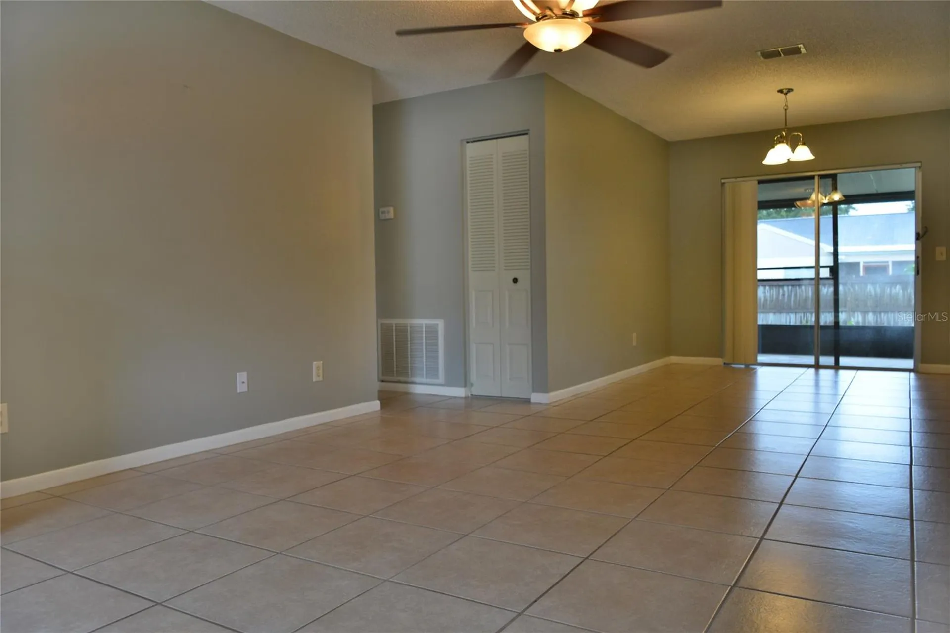 10002 Turkey Trot Place Tampa FL 33637