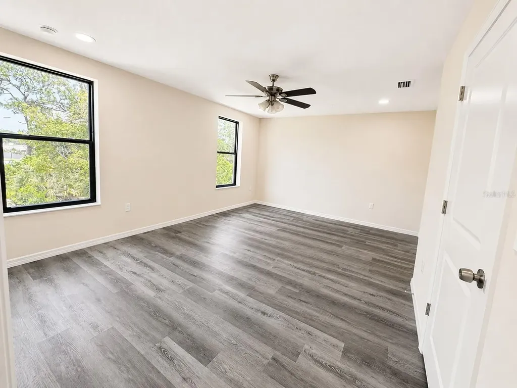 4347 Cambio Gardens Court Tampa FL 33610
