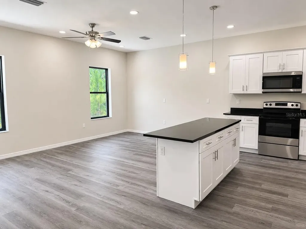 4347 Cambio Gardens Court Tampa FL 33610