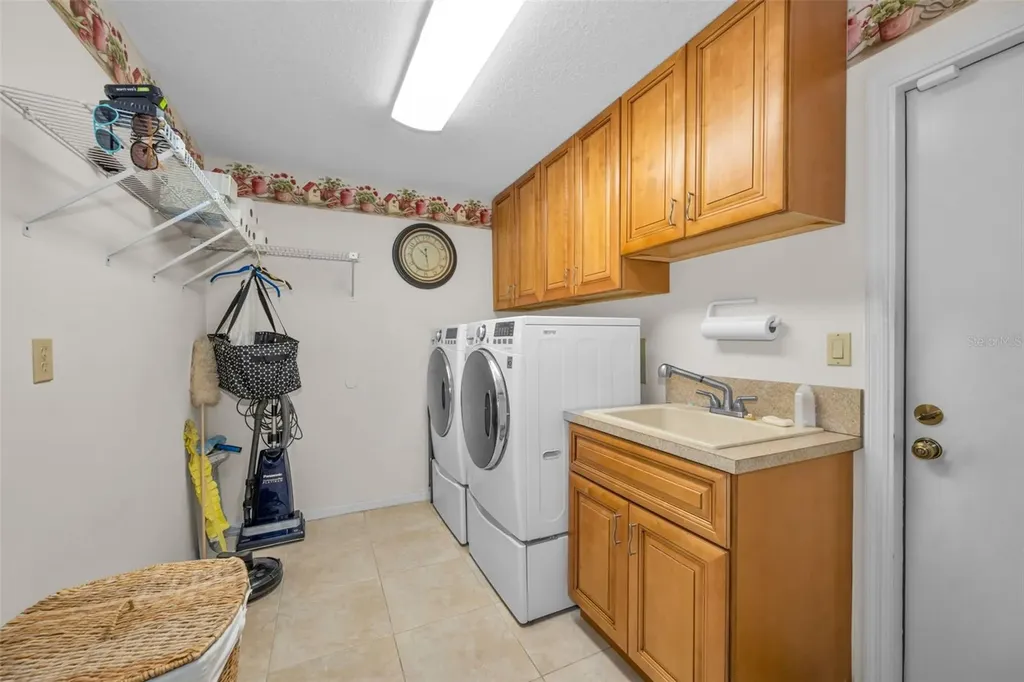 9904 Oaks Lane Seminole FL 33772