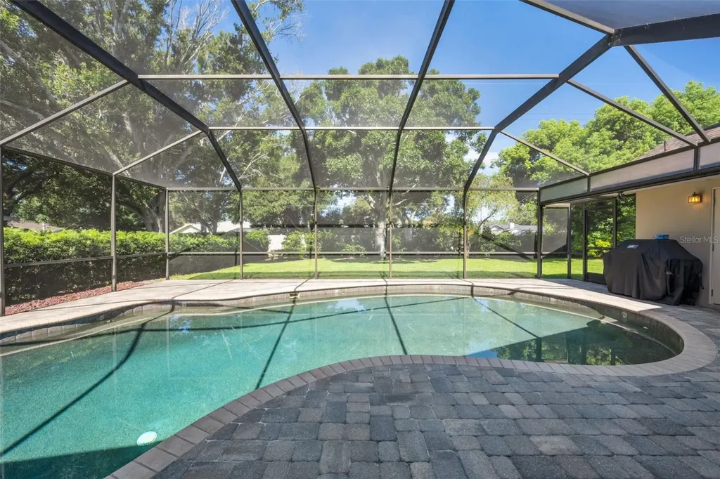 9904 Oaks Lane Seminole FL 33772