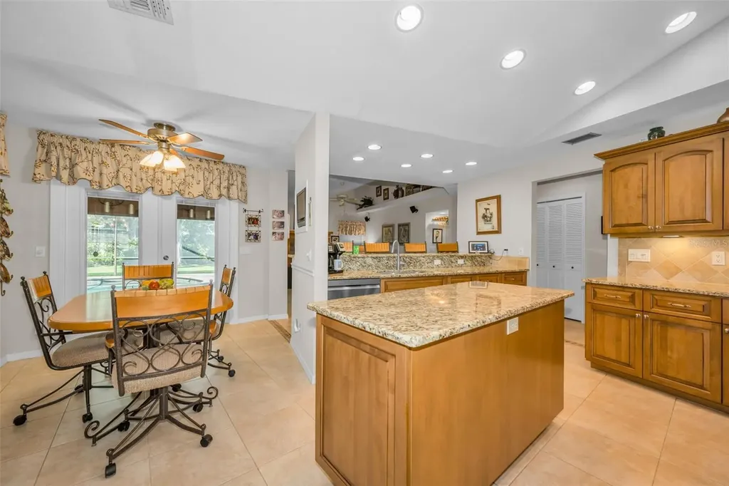9904 Oaks Lane Seminole FL 33772