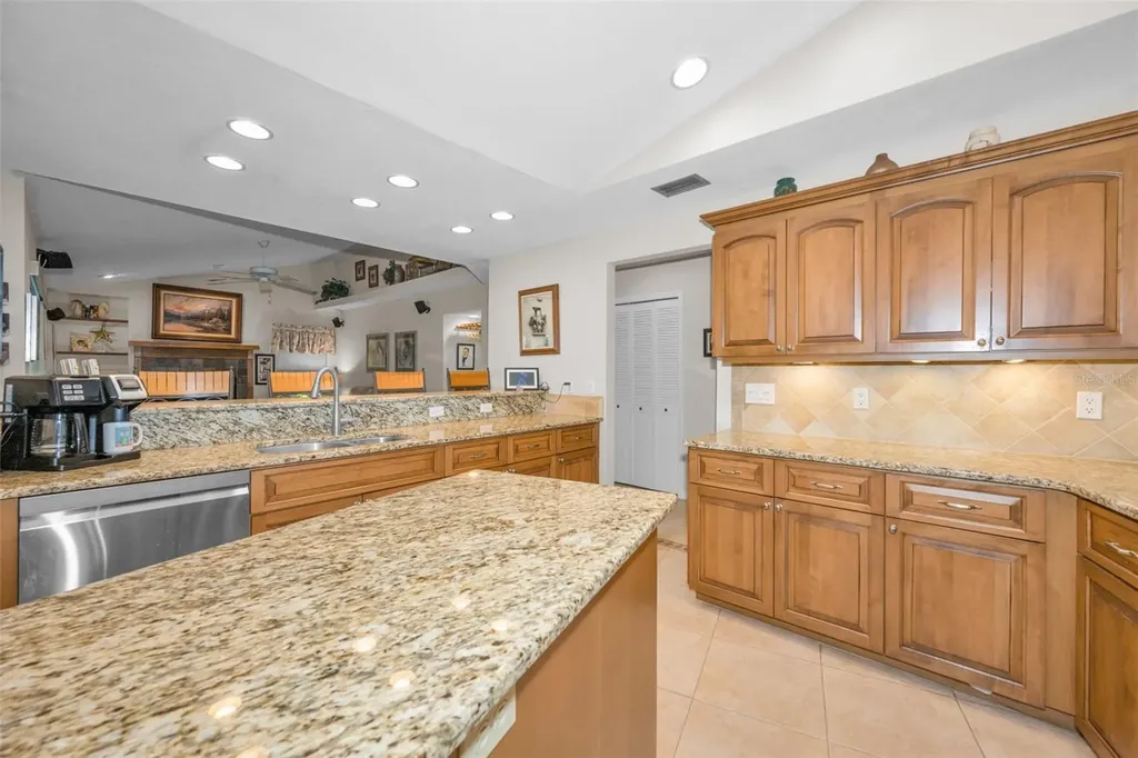9904 Oaks Lane Seminole FL 33772