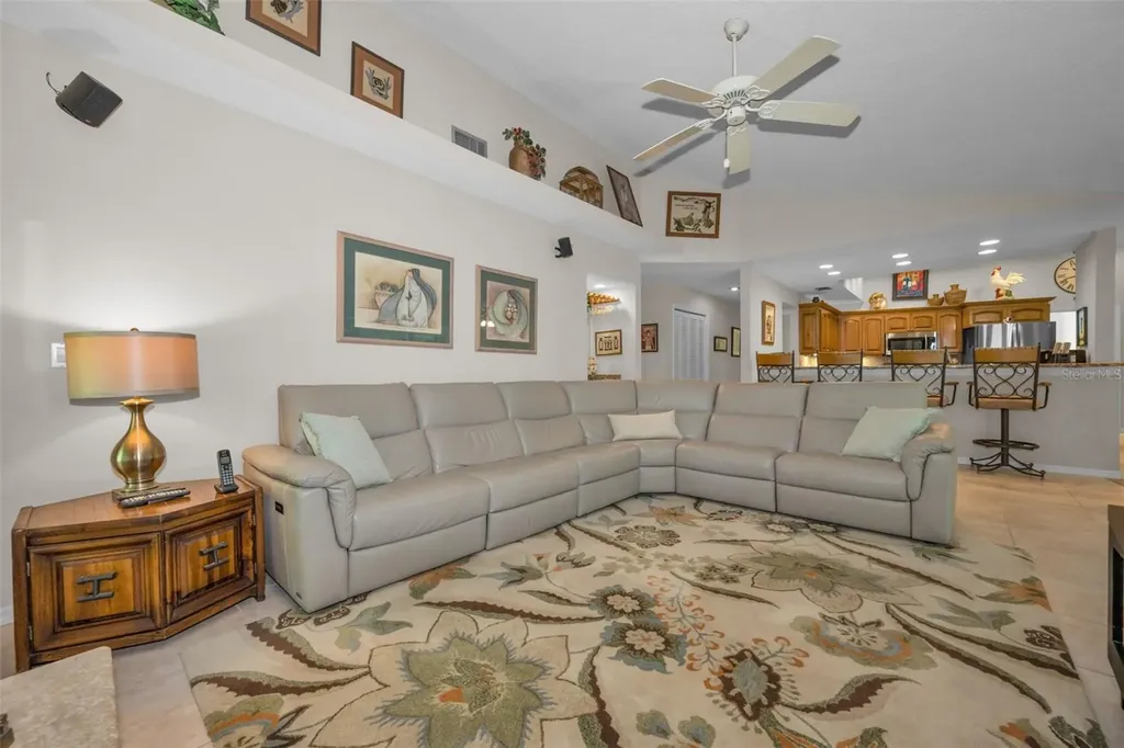 9904 Oaks Lane Seminole FL 33772