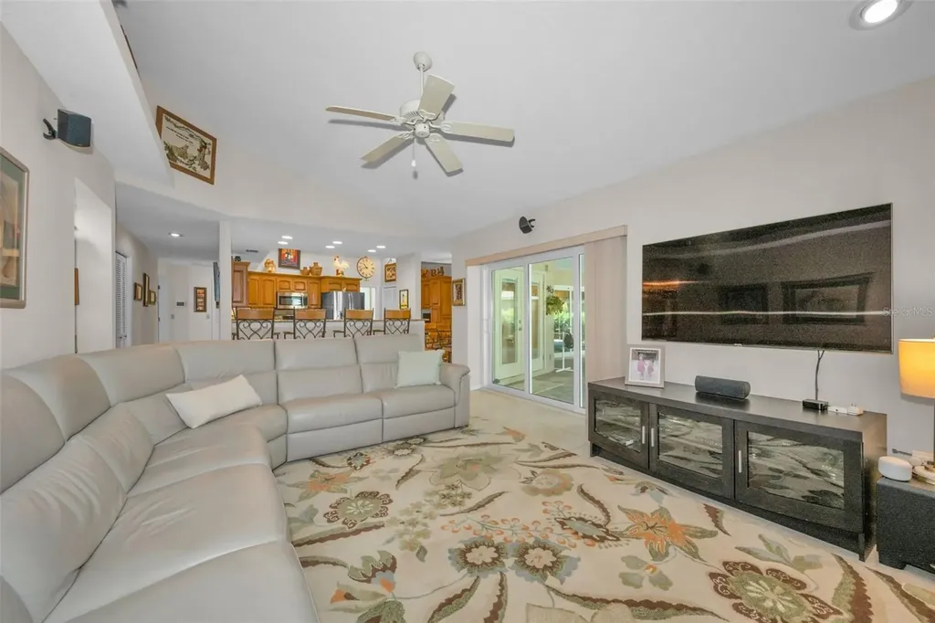 9904 Oaks Lane Seminole FL 33772
