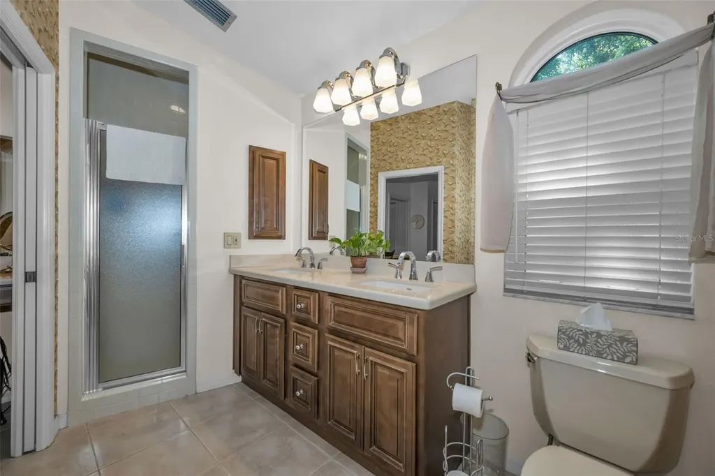 9904 Oaks Lane Seminole FL 33772
