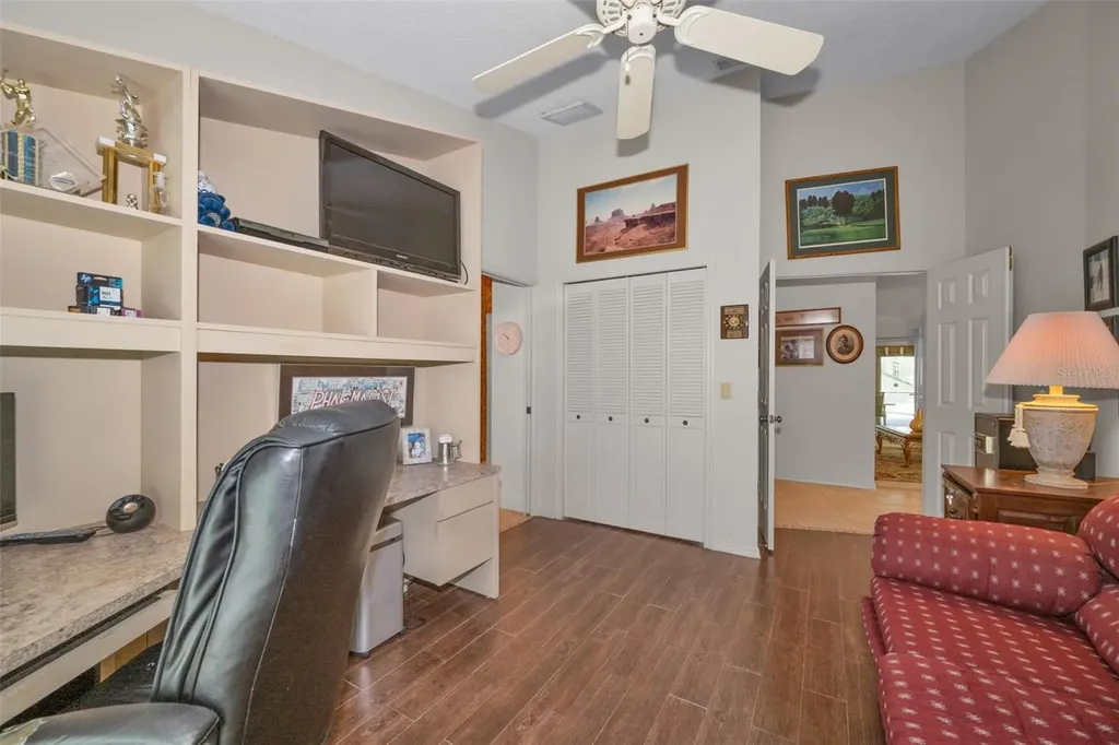 9904 Oaks Lane Seminole FL 33772