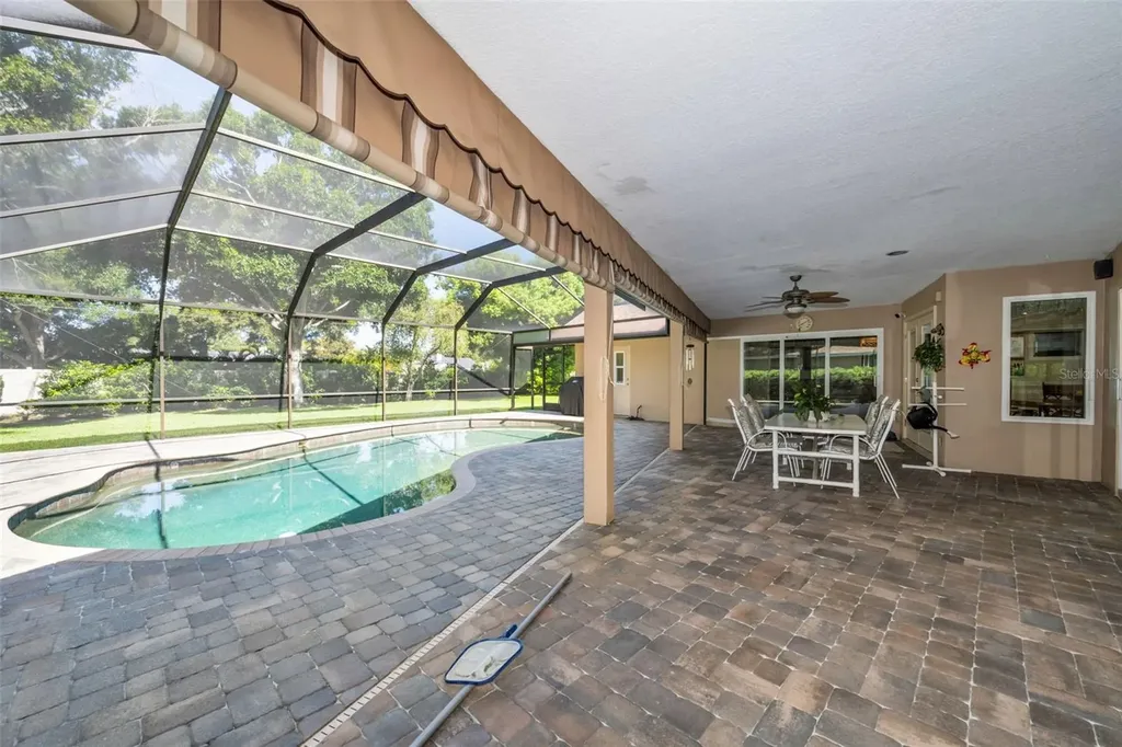 9904 Oaks Lane Seminole FL 33772
