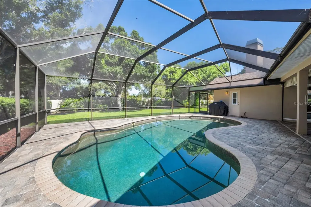 9904 Oaks Lane Seminole FL 33772