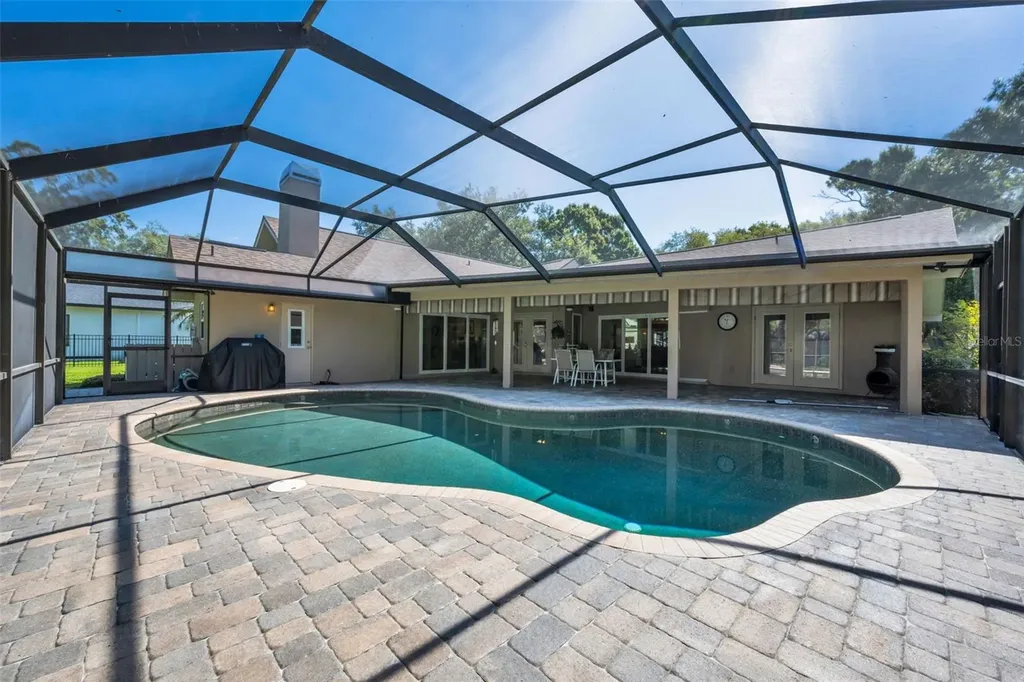 9904 Oaks Lane Seminole FL 33772