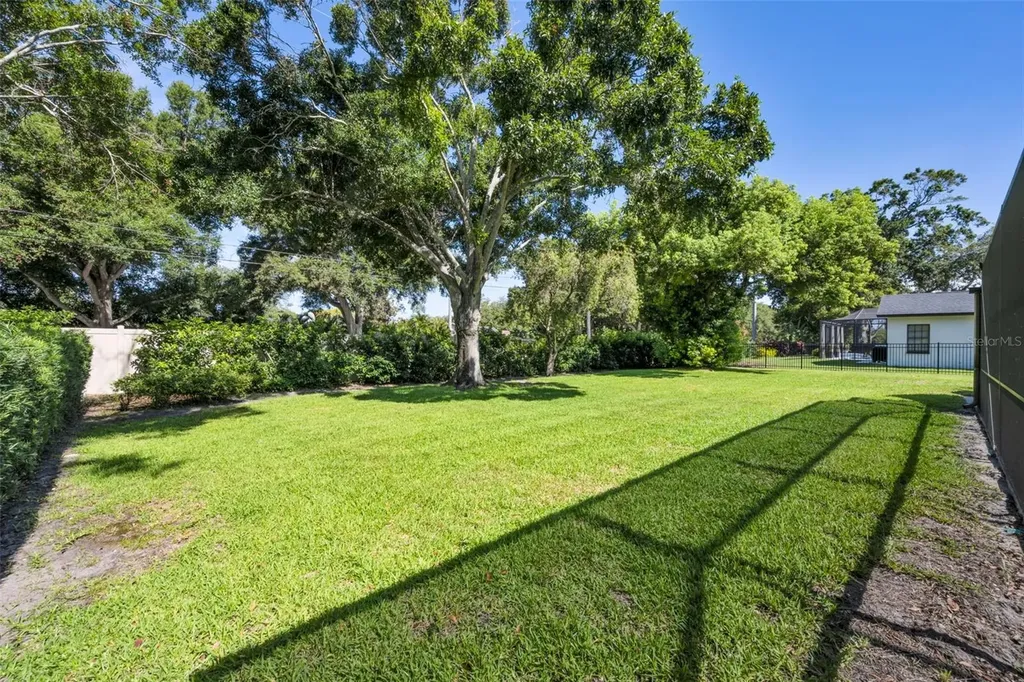 9904 Oaks Lane Seminole FL 33772