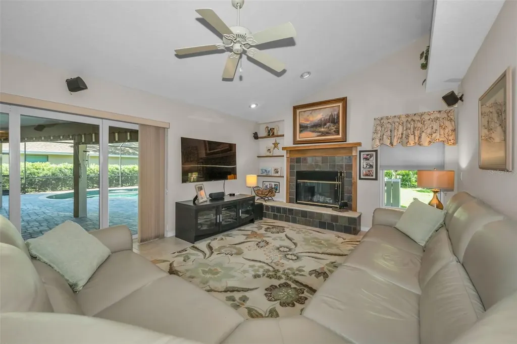 9904 Oaks Lane Seminole FL 33772