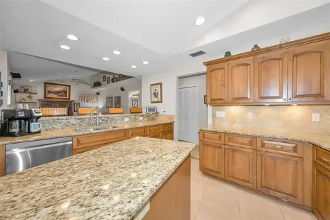 9904 Oaks Lane Seminole FL 33772