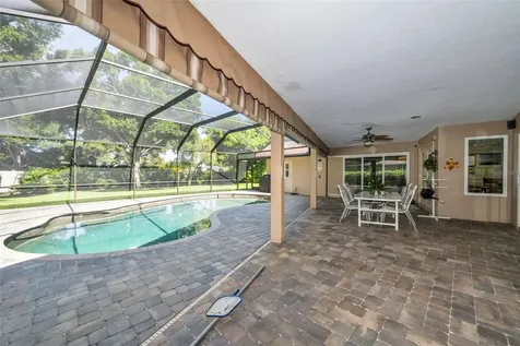 9904 Oaks Lane Seminole FL 33772